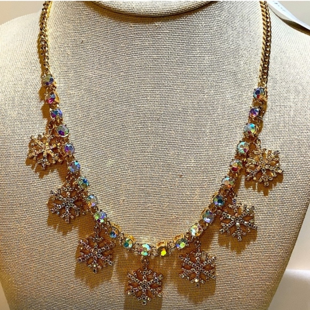 NWT BETSEY JONSON SNOWFLAKE ❄️✨️NECKLACE❄️🌟